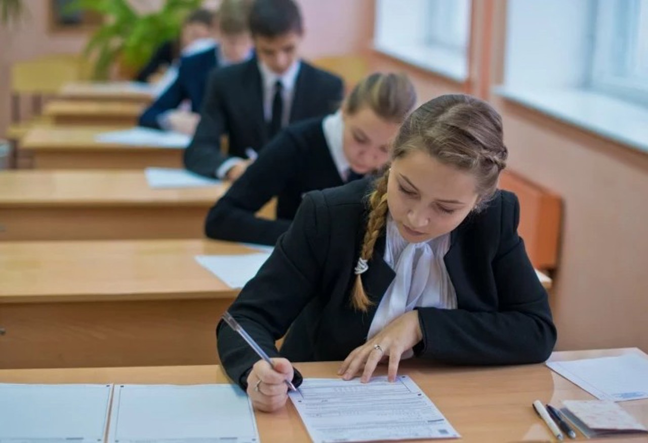 Examenele de absolvire a gimnaziului încep pe 4 iunie: Calendarul probelor pentru elevii claselor a IX-a