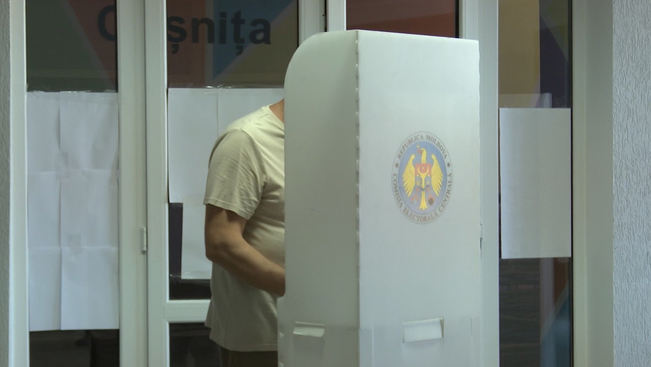 Locuitorii din Coșnița și-au exprimat părerea cu privire la exploatarea resurselor minerale: „Întrebările, formulate incorect”