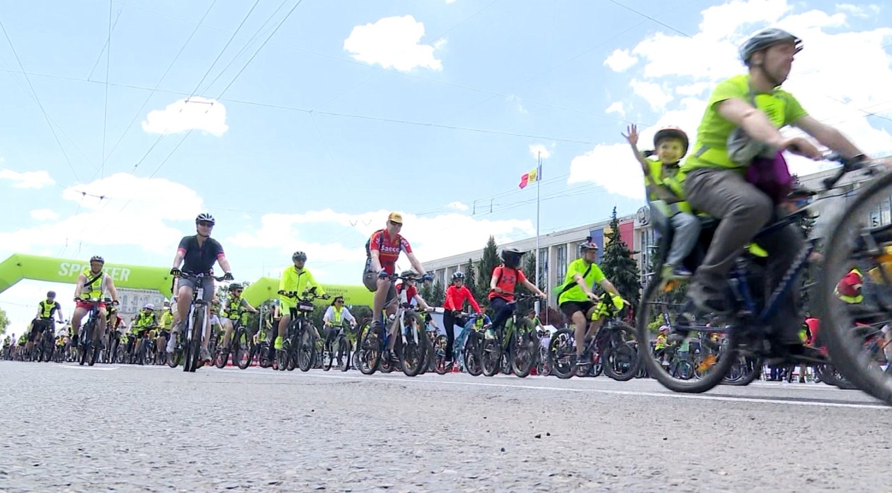 Iubitorii de ciclism s-au reunit la VeloHora: Au lăsat mașinile acasă pentru a promova un stil de viață sănătos 
