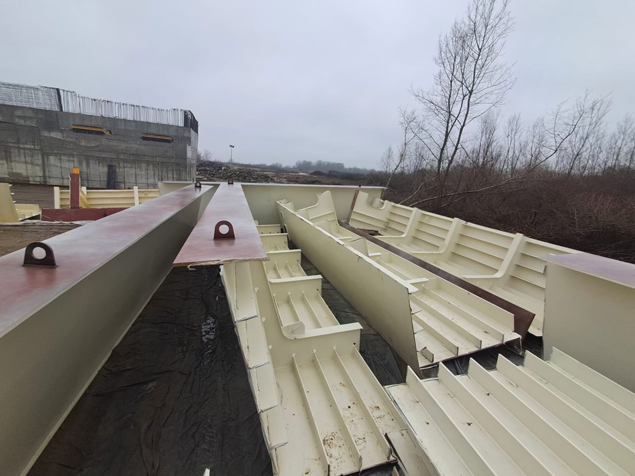 Podul de Flori de la Ungheni: Primele elemente de tablier au sosit pe șantier