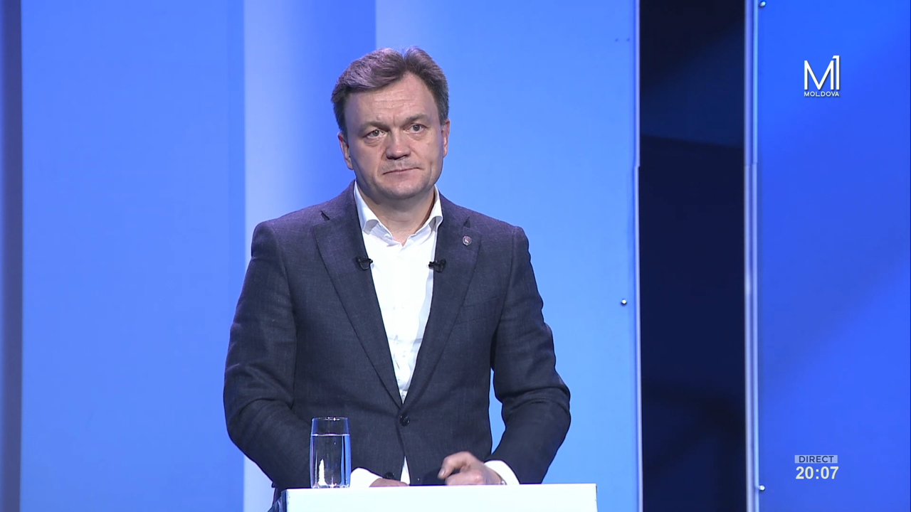 Премьер-министр Дорин Речан отправится в Румынию во время своего первого визита за границу