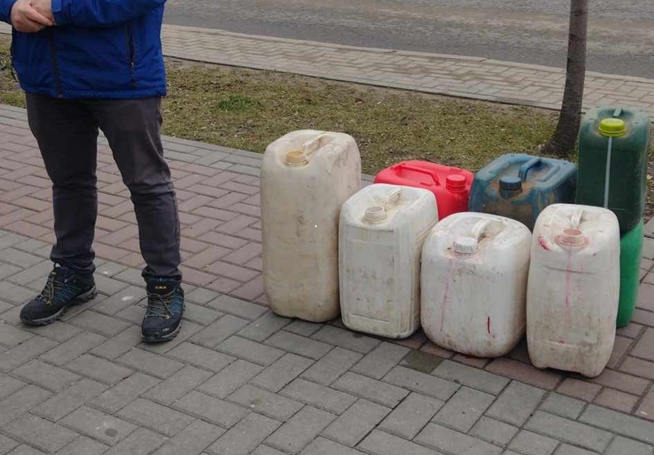 Cu canistrele la Parlament. Agricultorii continuă protestele și cer întrevederi cu conducerea țării