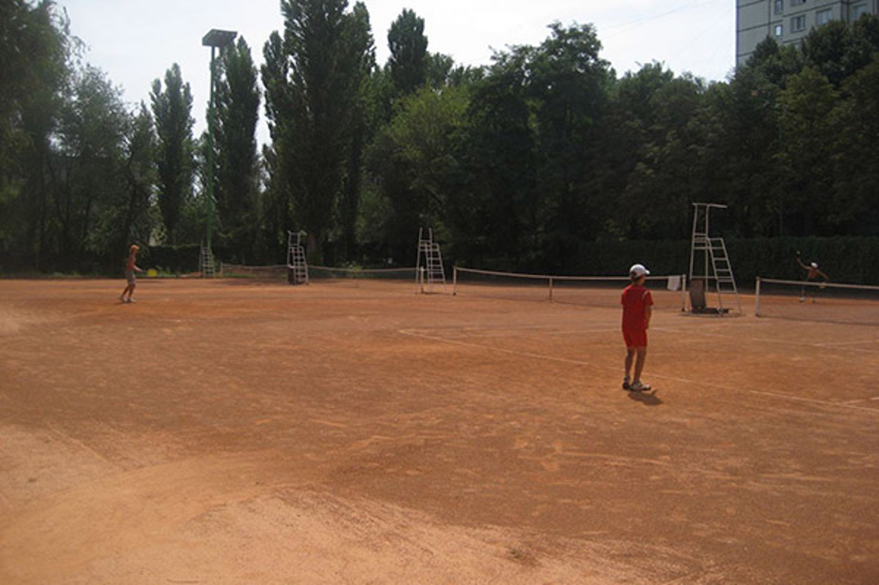 Caz suspect de hărțuire sexuală la Școala sportivă specializată de tenis. Reacția Ministerului Educației