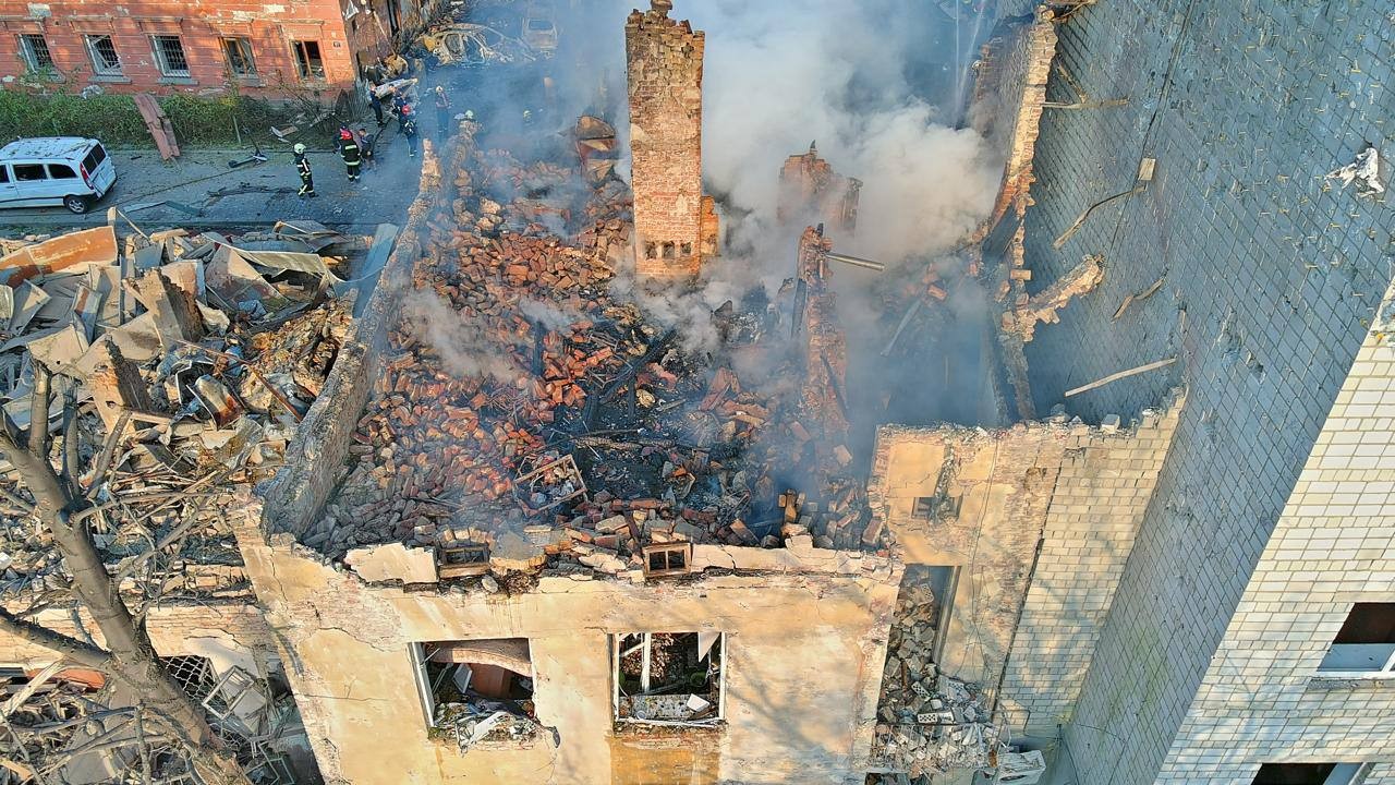 Ucraina: Depuneri de flori în memoria celor uciși în atacurile rusești de la Lvov