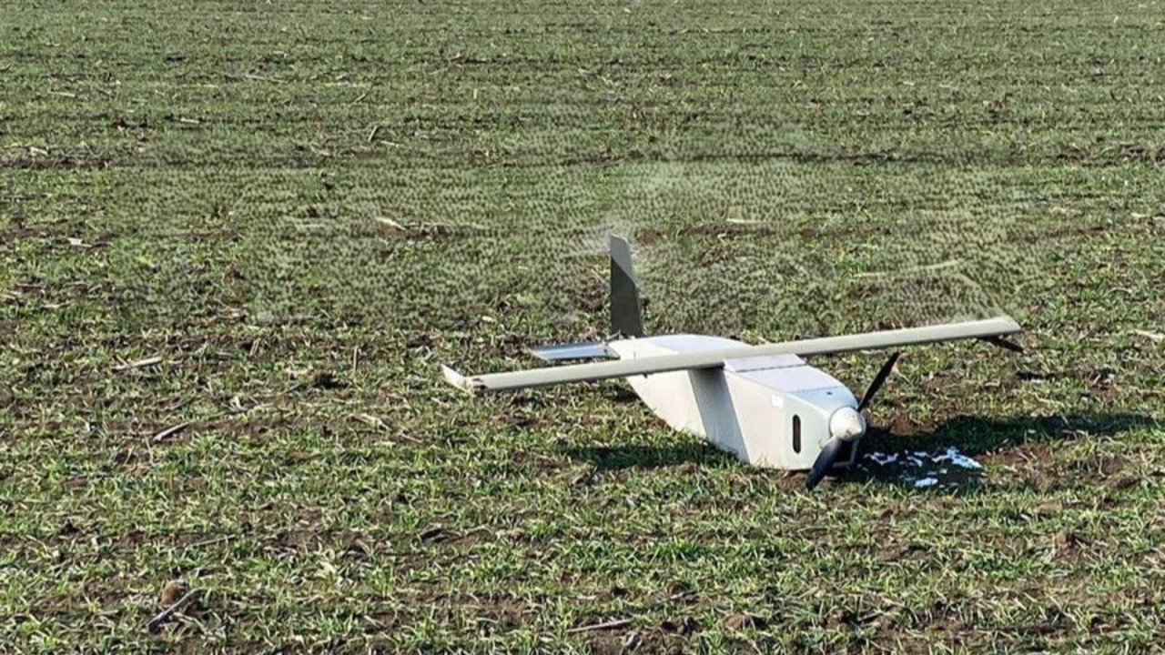 Dronă descoperită pe un câmp din Taraclia: poliția investighează cazul