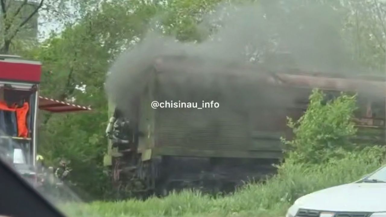 Locomotivă în flăcări pe strada Petricani: Incendiul, stins în mai puțin de 30 de minute
