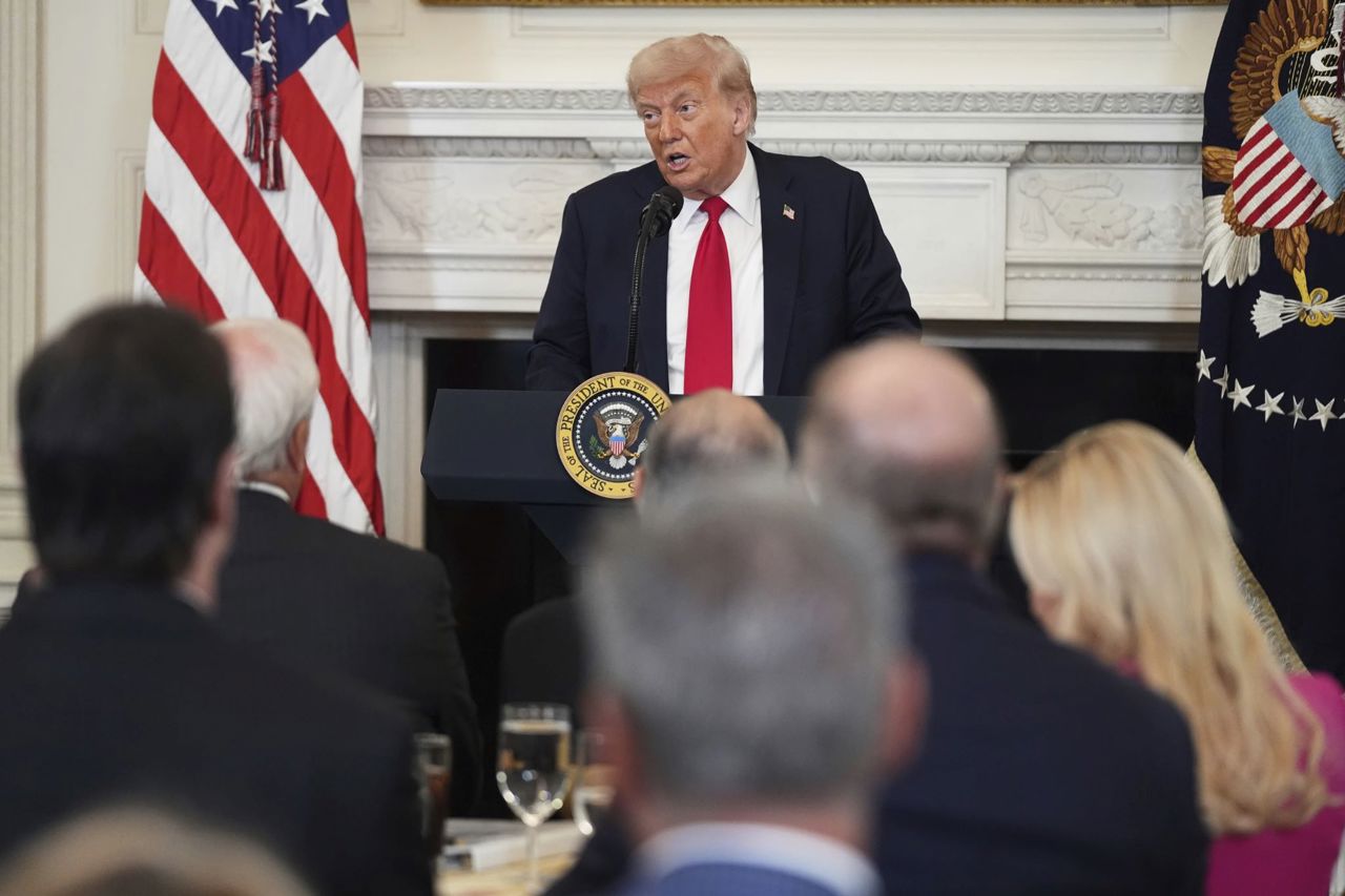 Trump amenință Rusia cu tarife severe dacă nu se ajunge la un acord de pace în Ucraina în 50 de zile