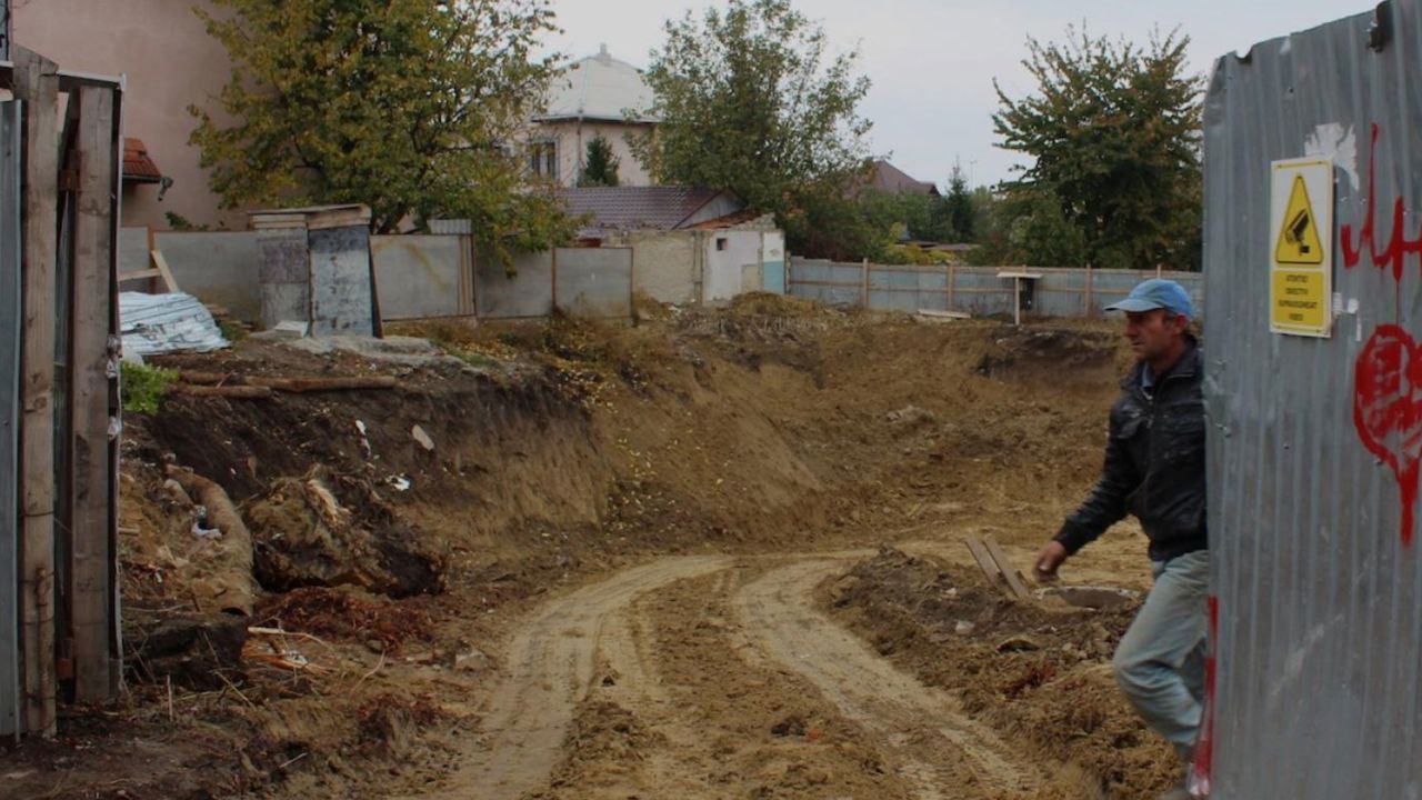 „Centrul medical este eticheta, iar în spate este o afacere cu apartamente”: PAS cere Primăriei Chișinău să anuleze o autorizație privind construcția unui bloc cu nouă etaje pe str. Belinski 