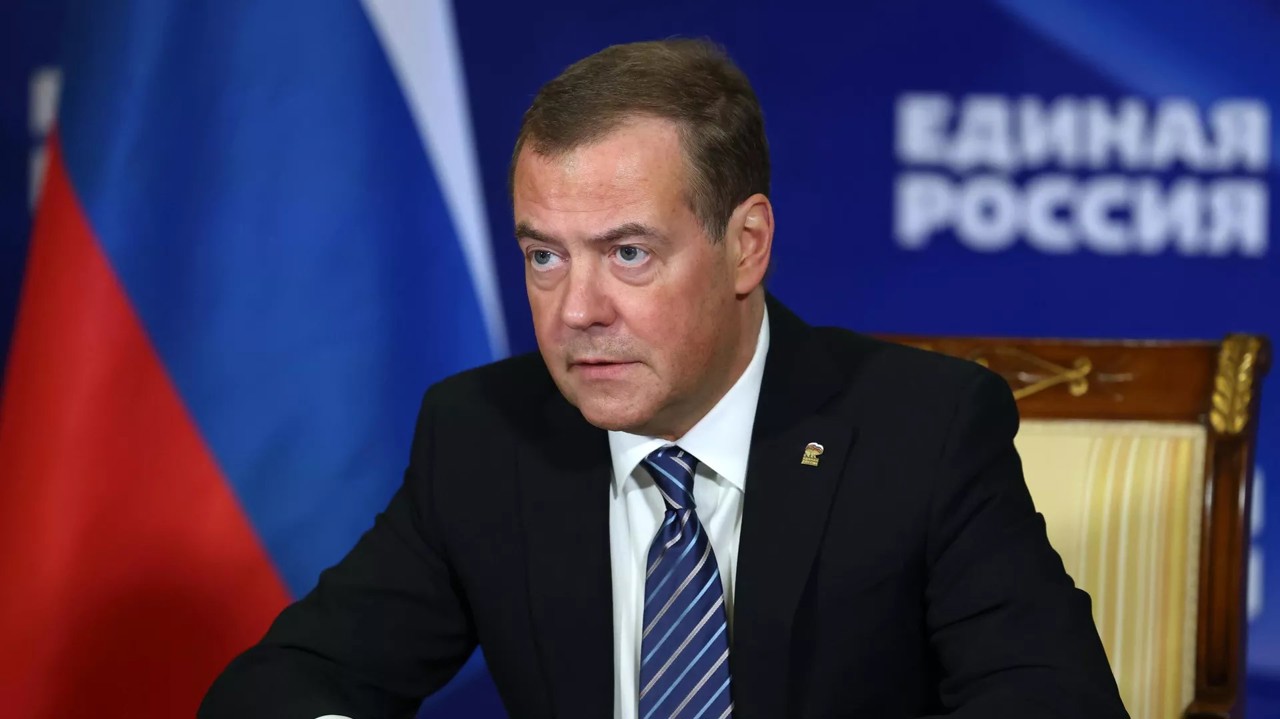 Dmitri Medvedev spune că Rusia ar putea anexa regiunile separatiste din Georgia