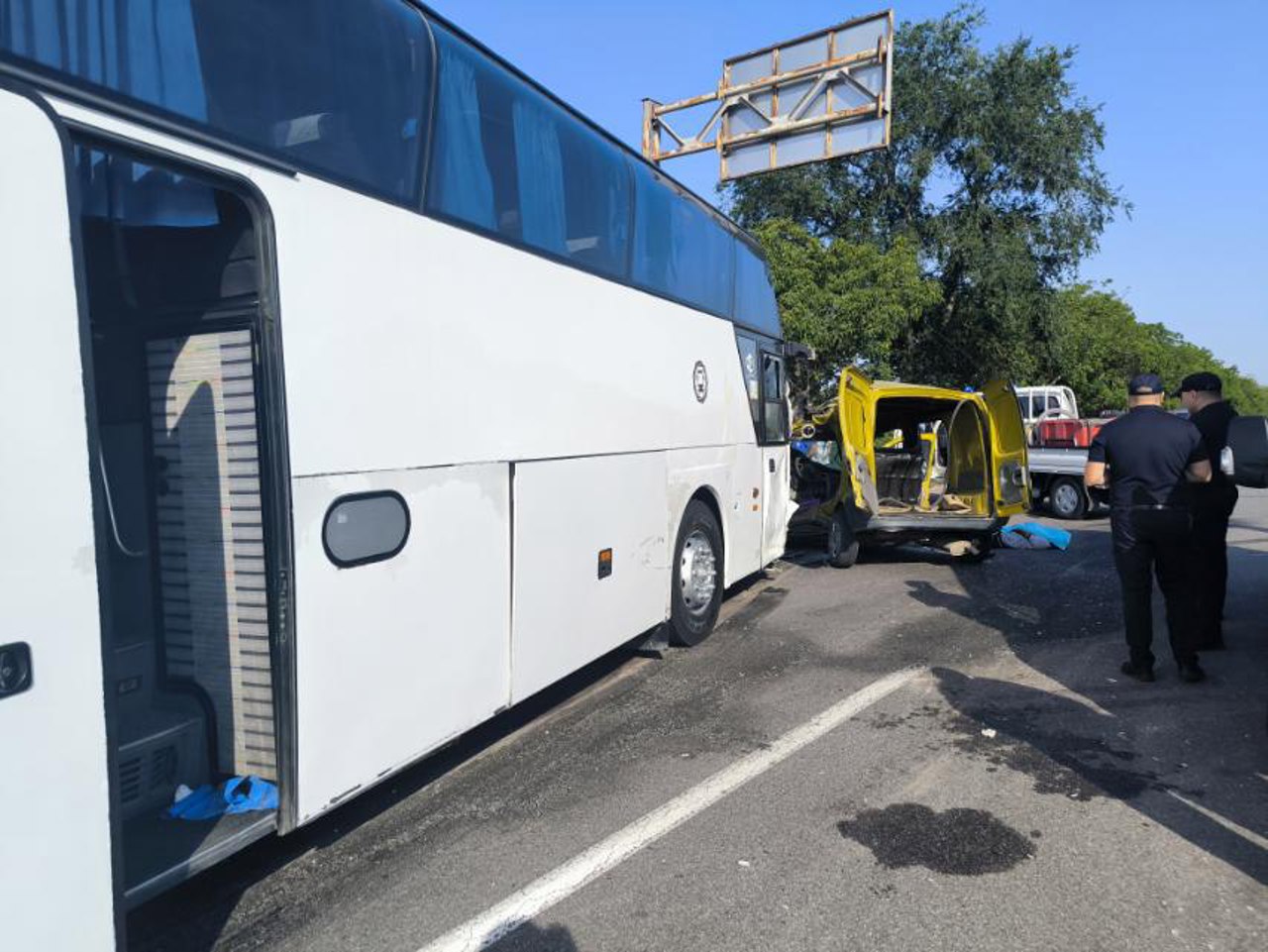 В Рышканском районе два человека погибли при столкновении автобуса и автомобиля