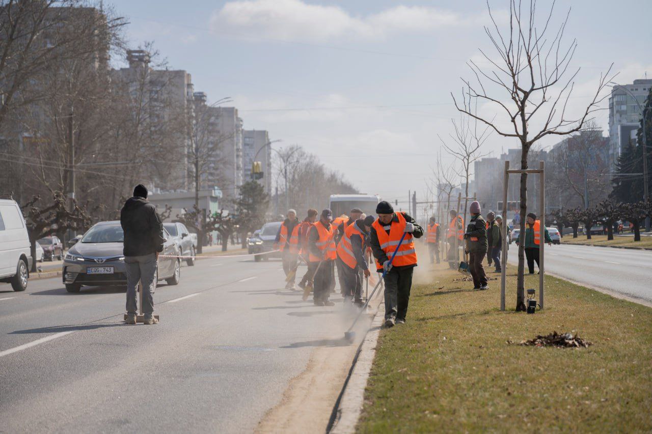 Great Spring Cleanup in Chisinau: Streets washed, parks cleaned