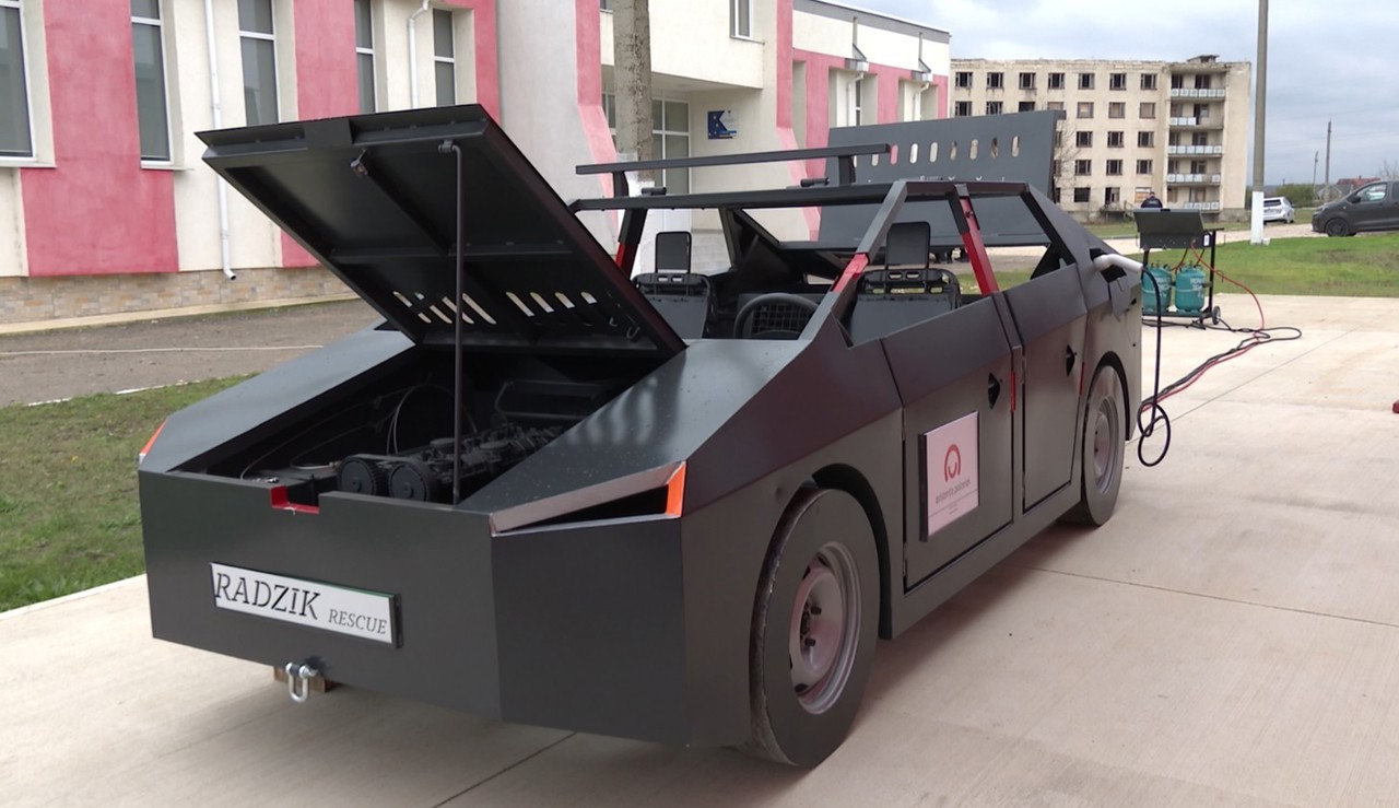 Pompierii vor interveni mult mai eficient la incendiile de vehicule, cu ajutorul unui simulator donat de Polonia