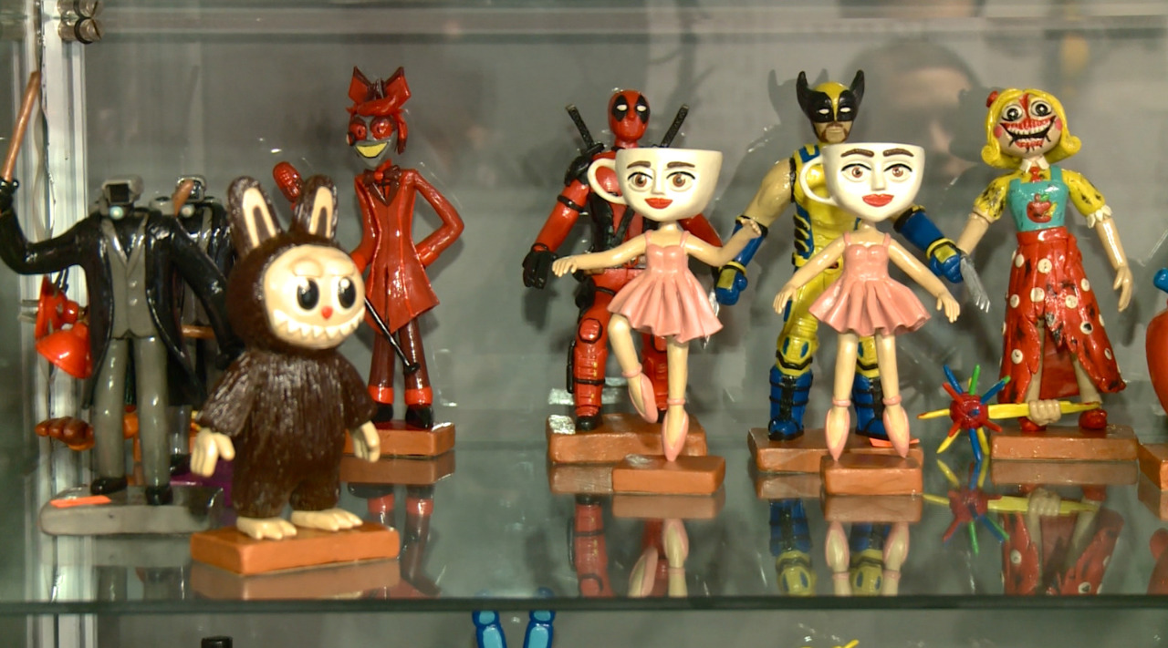 De la pasiune la afacere: un tânăr din Chișinău creează figurine din plastilină