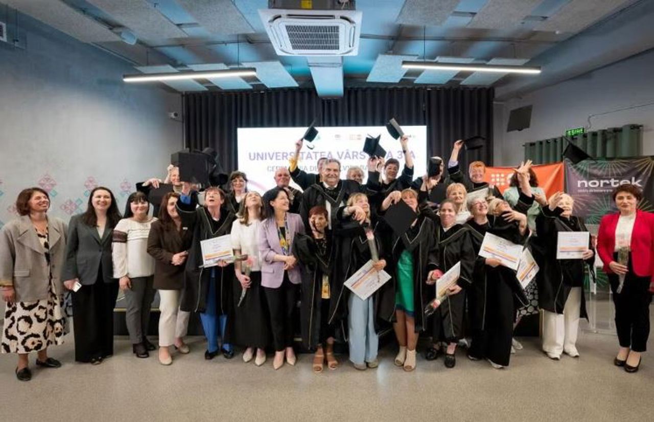 Patruzeci de seniori din nordul țării au absolvit Universitatea Vârstei a Treia