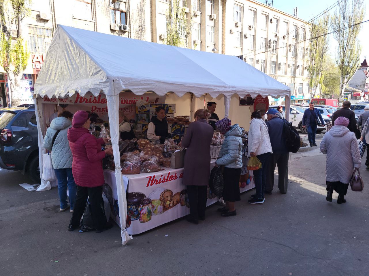 Moldovenii fac ultimele pregătiri pentru masa de Paște