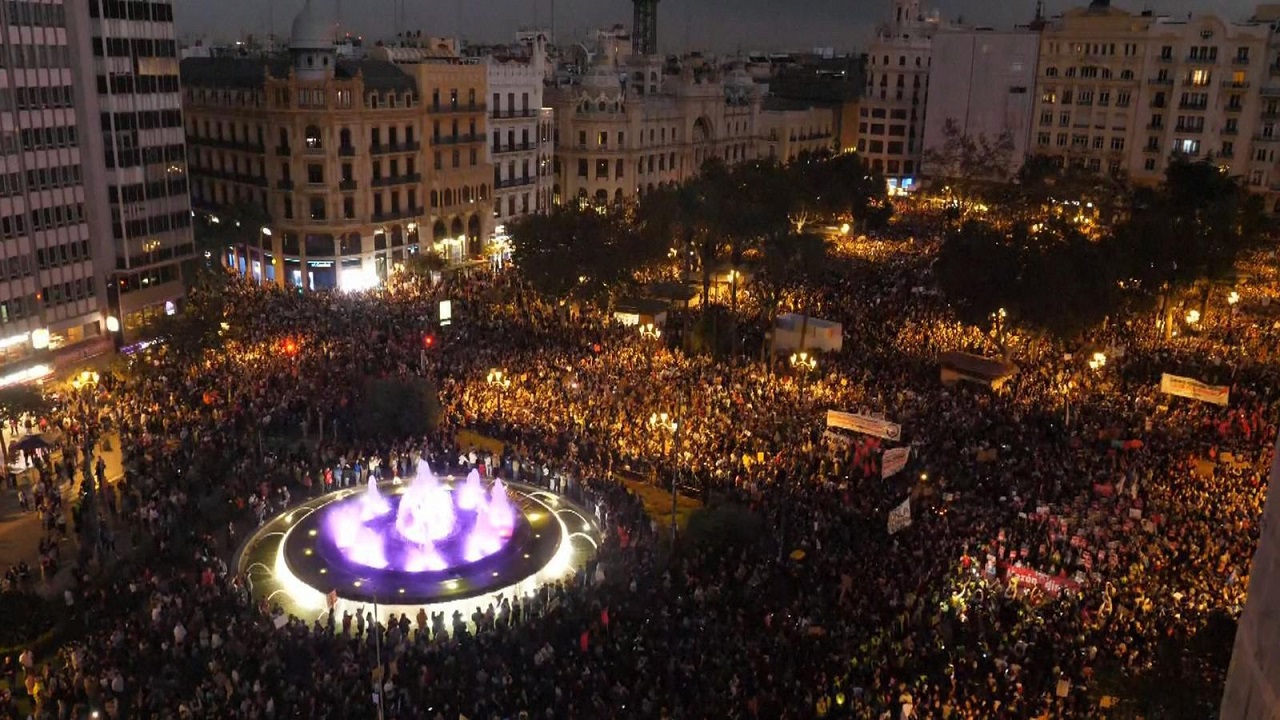Deadly Valencia floods: 50,000 protest regional leader Carlos Mazón
