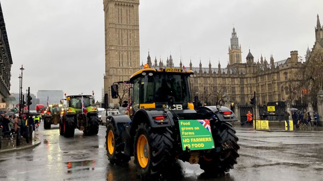Proteste la Londra: Fermierii manifestă împotriva impozitelor pe  moștenirea terenurilor agricole