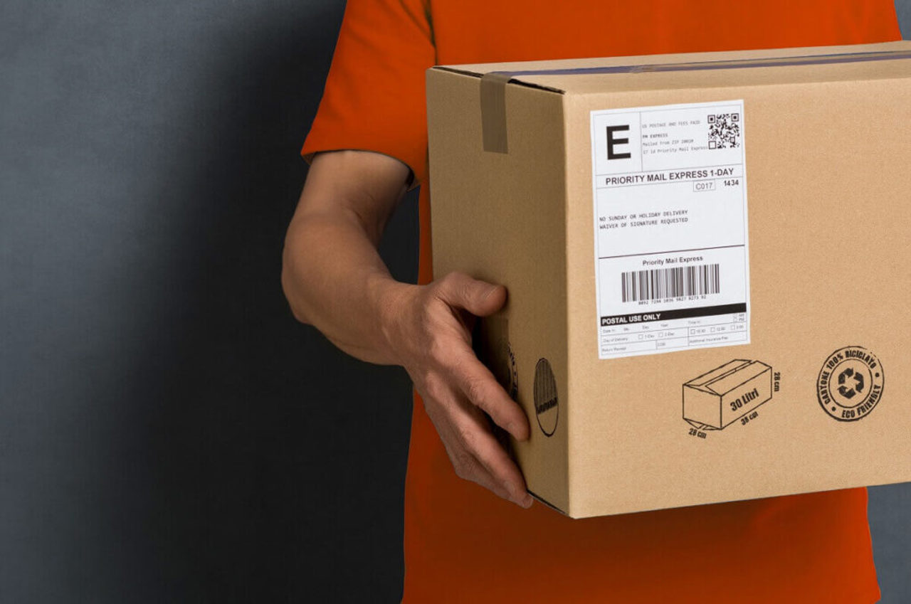 Scrisorile merg, coletele nu: Poșta Moldovei oprește temporar expedierile spre SUA