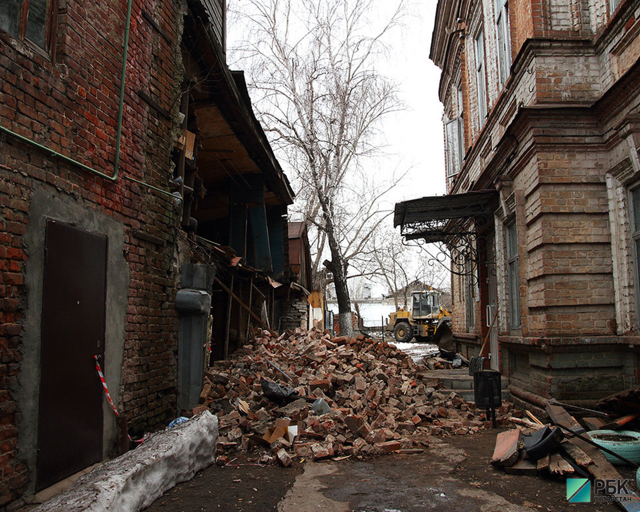 War costs leave 350,000 Russians in decaying homes as federal budget craters