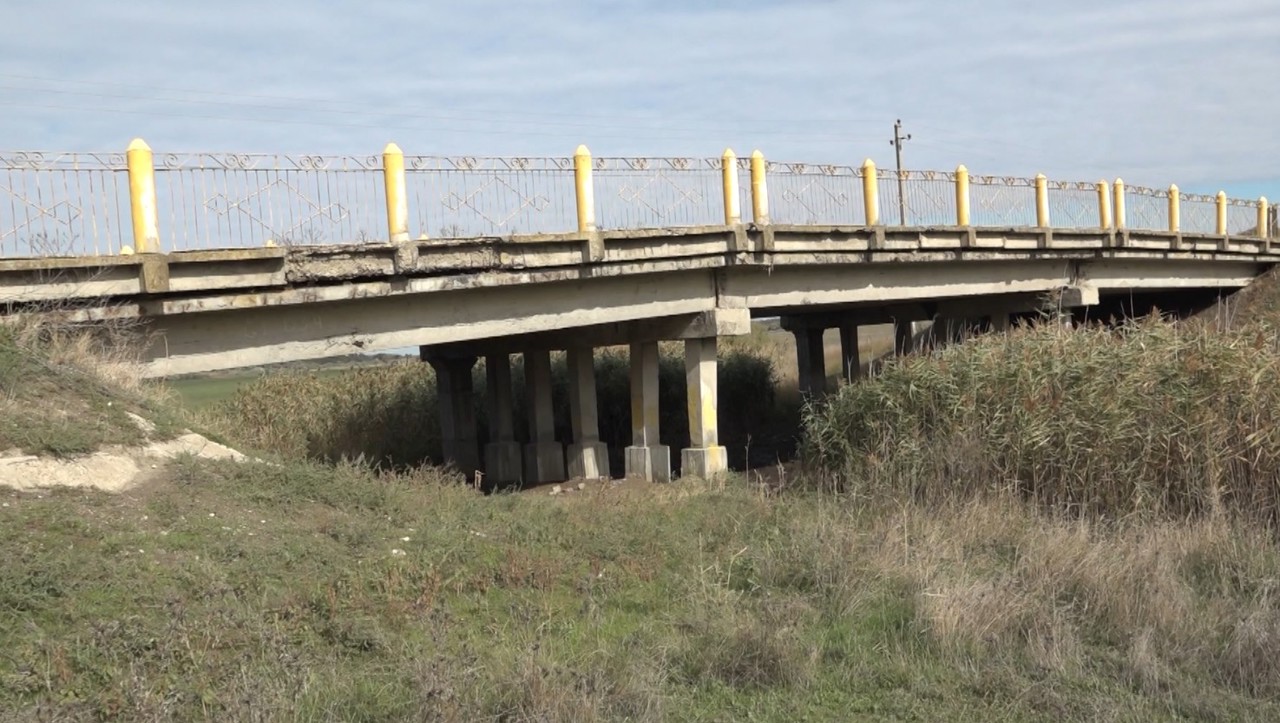 Podul care leagă șoseaua Ceadâr-Lunga de orașul Taraclia va fi reparat: Șoferi: „Pe aici circulă multe mijloace de transport” 1 eb182059 4867 4783 9482 4cb3c295eee4