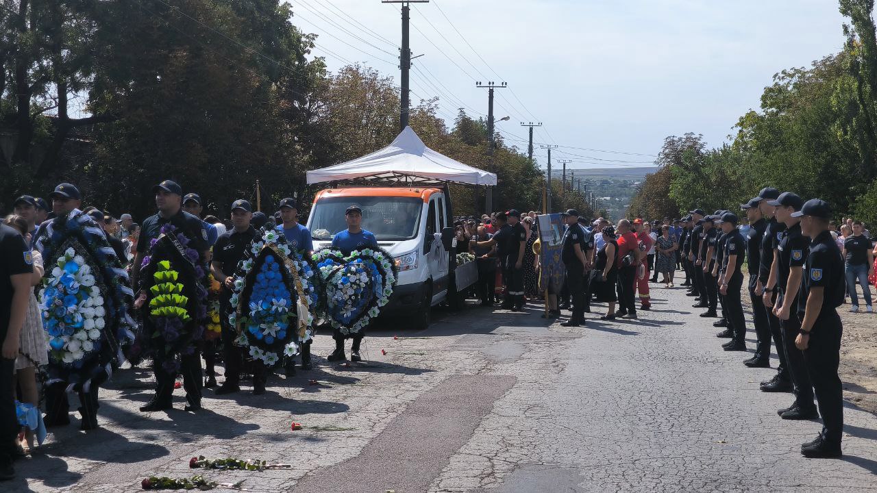 Pompierul Denis Timohin a fost condus pe ultimul drum