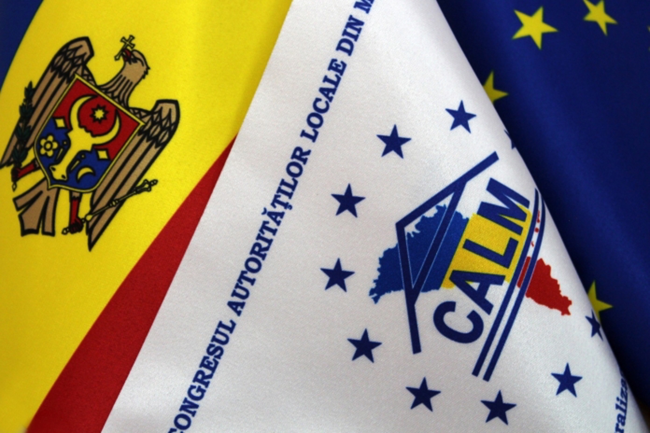 Critici în legătură cu amalgamarea normativă: CALM acuză abuzuri și consultări simulate, Executivul susține că respectă legea
