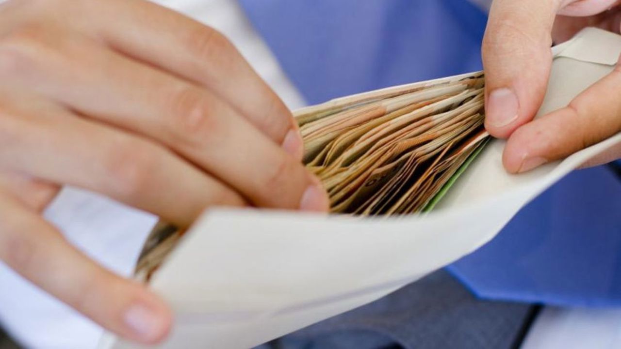 Dosar penal pentru corupere electorală și spălare de bani: doi moldoveni ar fi primit bani din Rusia pentru a influența alegerile din 2025