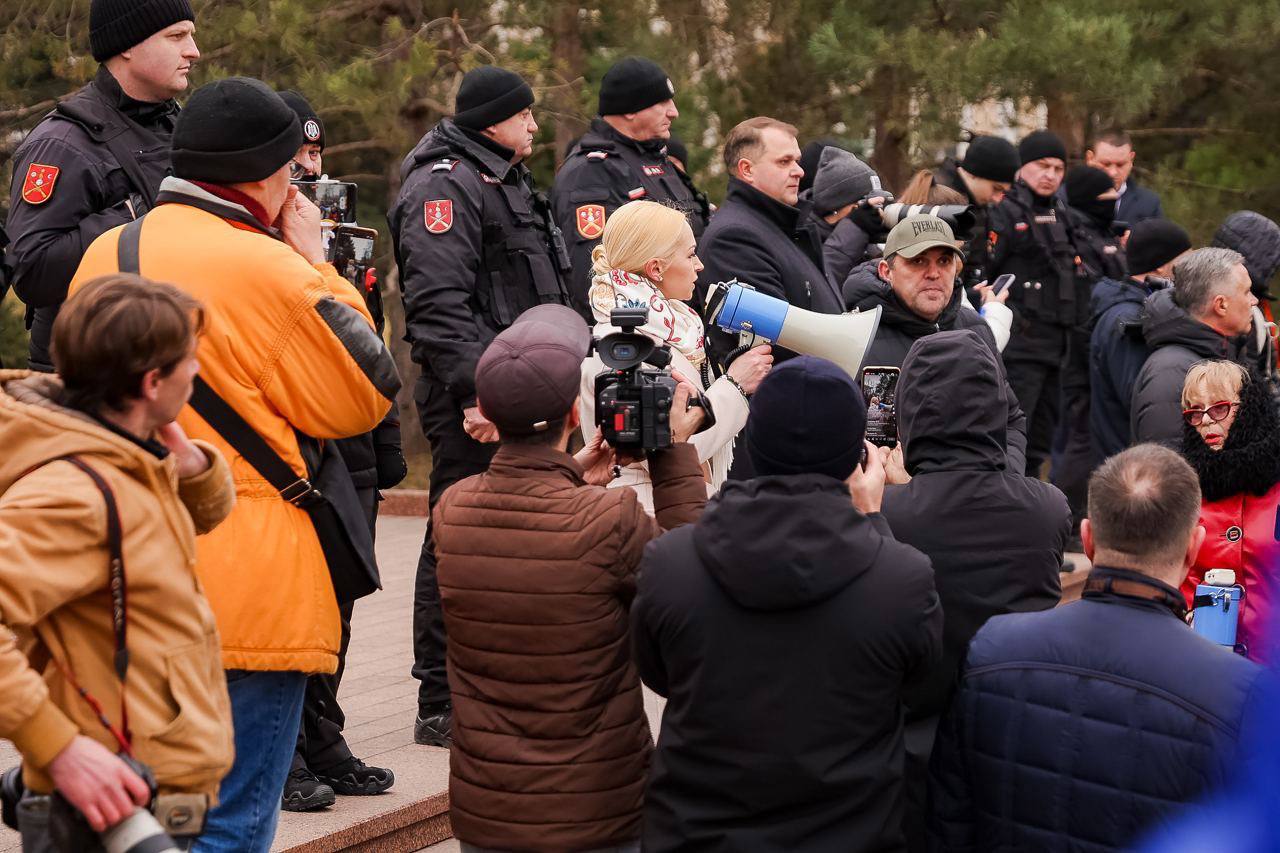 Bulevardul Ștefan cel Mare a fost blocat de către protestatari timp de două ore. Marina Tauber: Manifestațiile vor continua