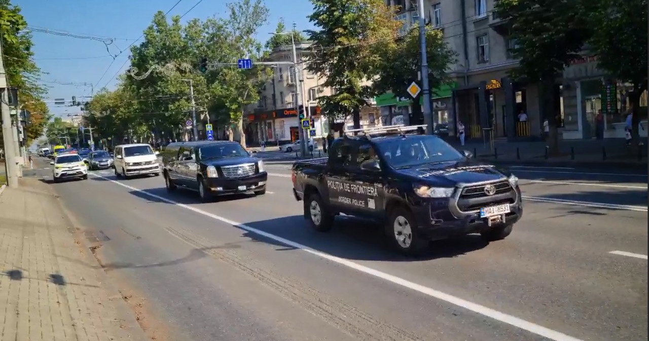 Polițistul de frontieră Serghei Muntean, petrecut pe ultimul drum. Cortegiul funerar a trecut prin fața MAI