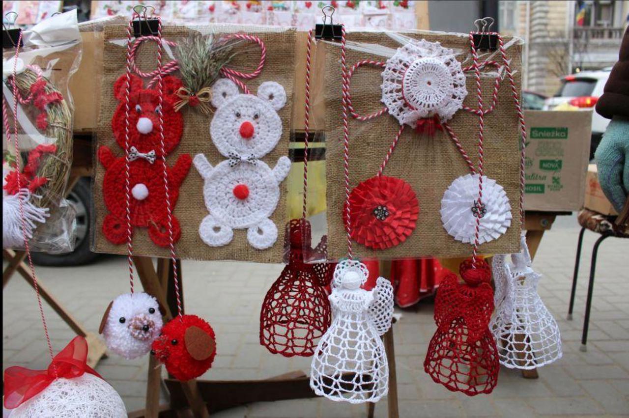 Март возвращает традицию Мэрцишор: Люди штурмуют Весеннюю ярмарку в Кишинёве