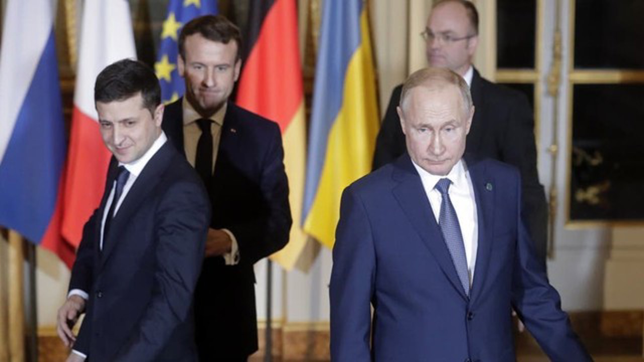 AFP / Vladimir Putin și Volodimir Zelenski, la un summit la Paris, 9 decembrie 2019