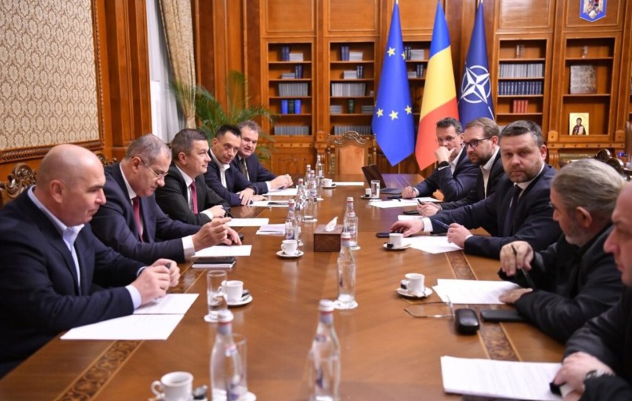 Romanian leaders sign coalition for stability and modernization