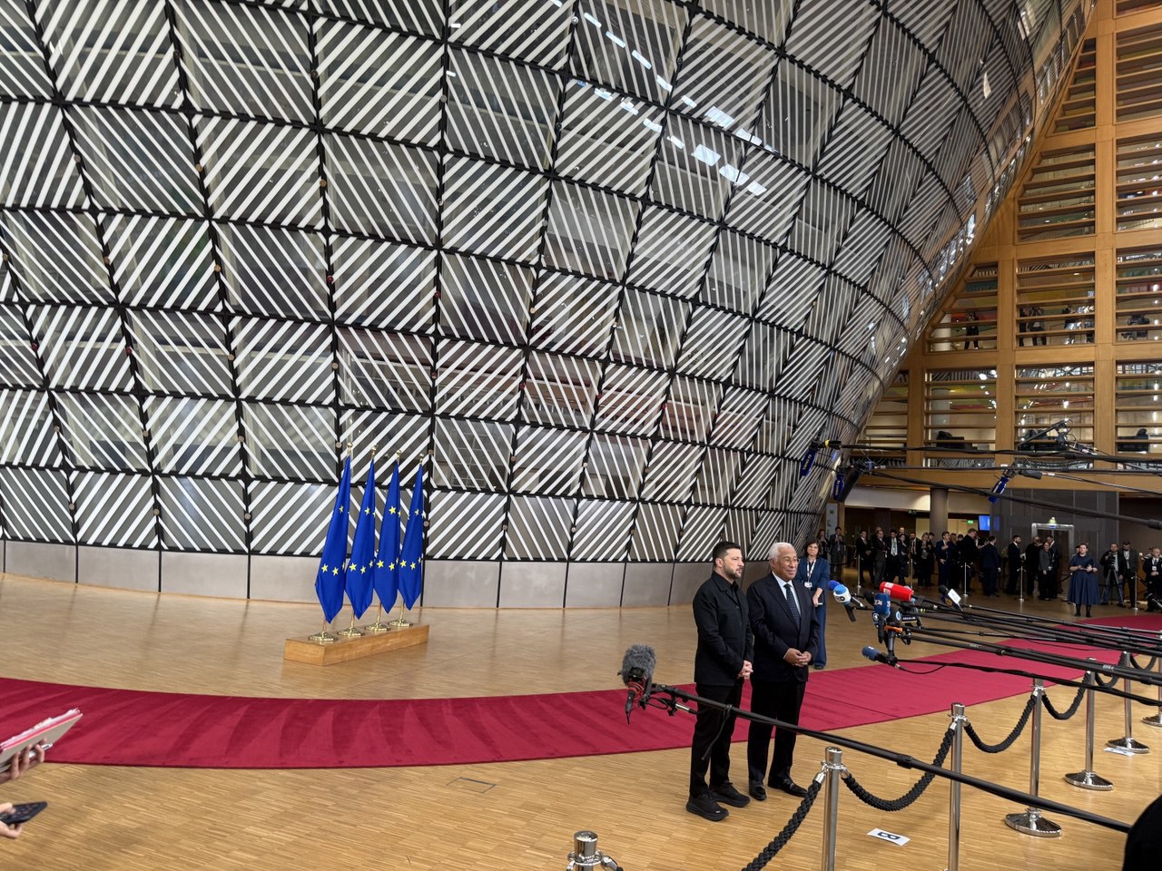 EU leaders meet to bypass Hungary’s veto on Ukraine and Moldova accession