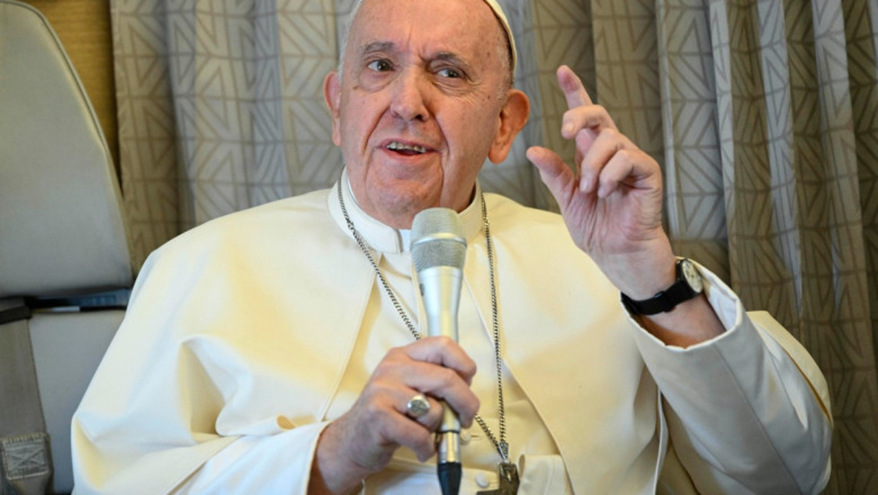 Pope Francis authorizes blessings for same-sex couples