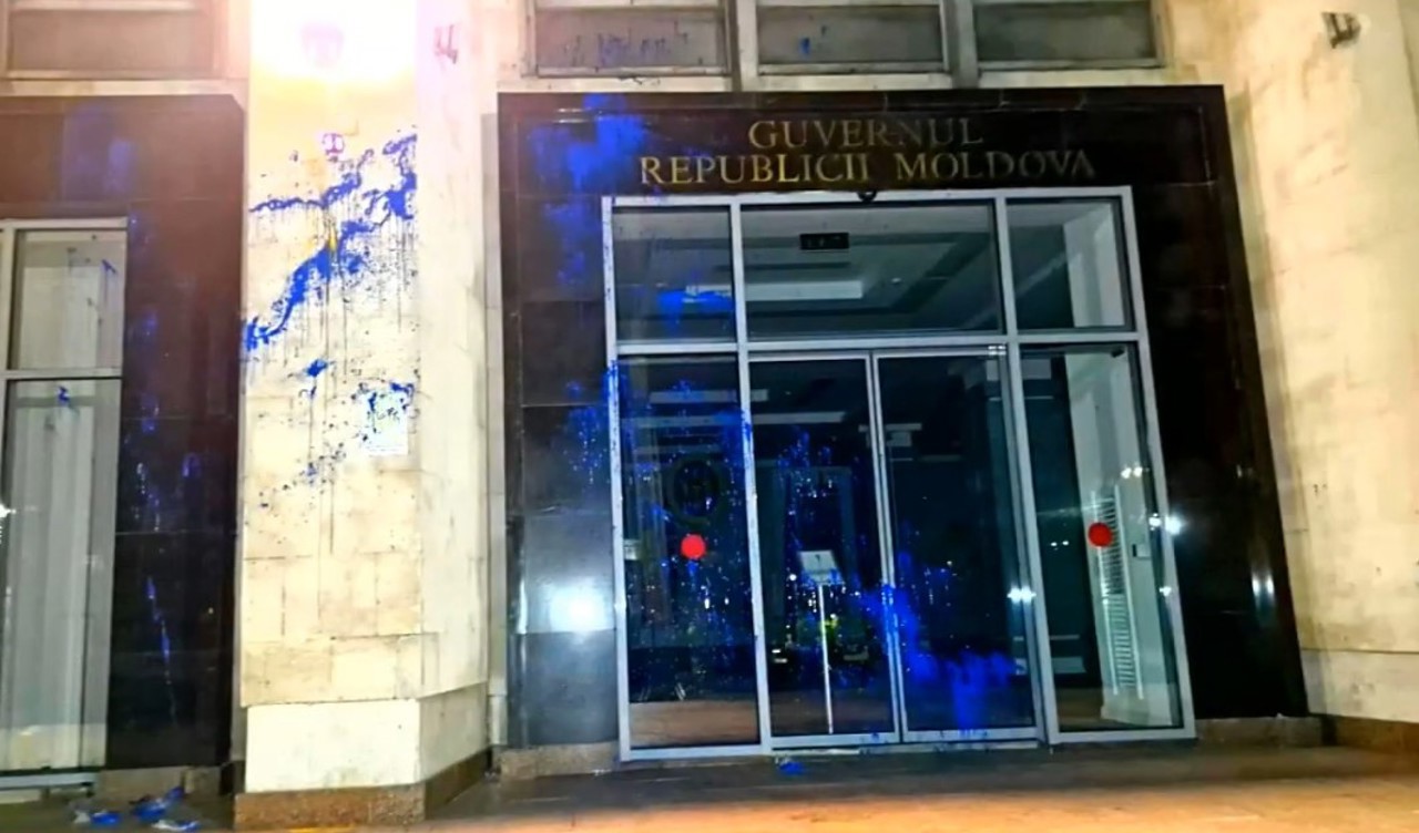 13 people were detained for defacing the buildings of the Government, the Supreme Court of Justice and the Public Broadcaster "Teleradio-Moldova”