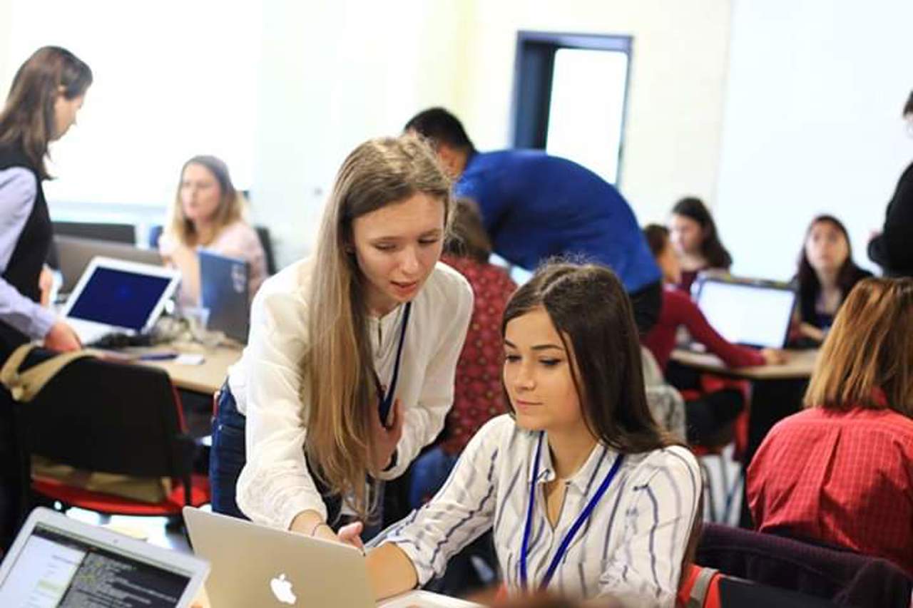 AUDIO // Există un decalaj destul de mare dintre rata femeilor care activează în sectorul IT și remunerarea acestora în raport cu bărbații