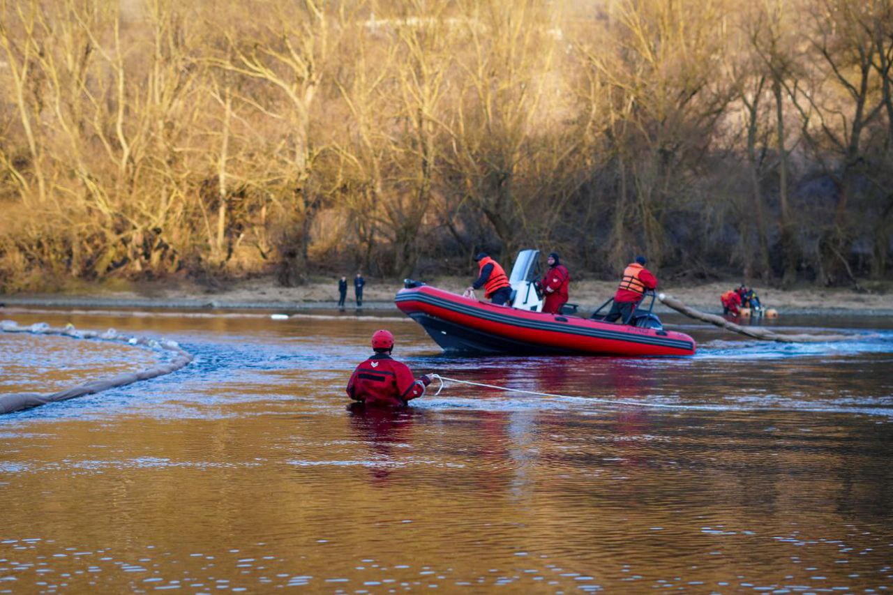 Poluarea fluviului Nistru va fi investigată penal. Procuratura Generală s-a autosesizat