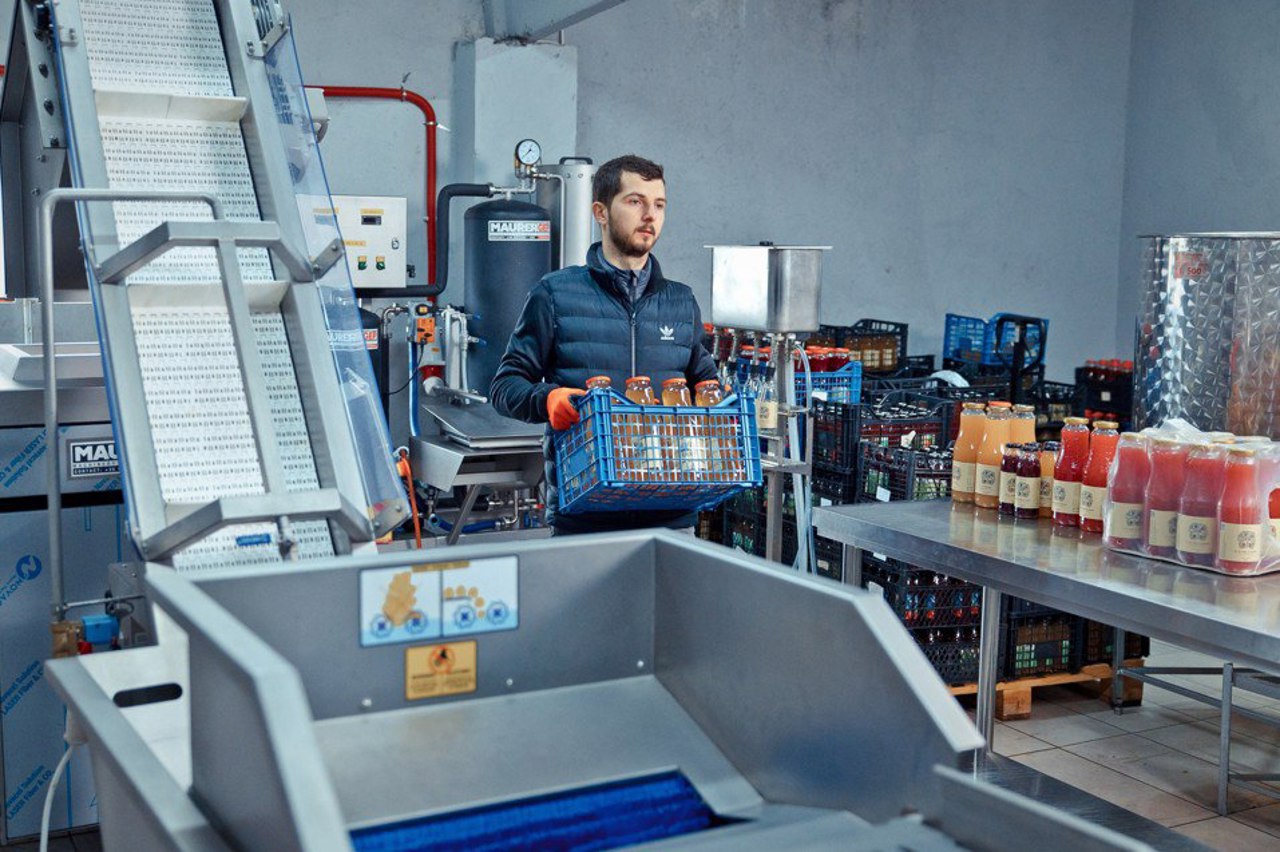Granturi de la UE pentru agenții economici de la sate care prelucrează fructe sau coc pâine