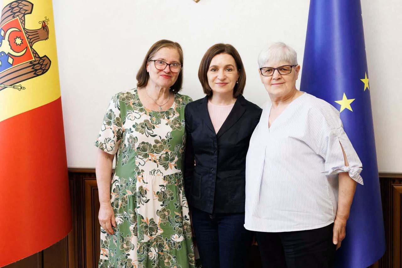 Maia Sandu s-a întâlnit cu două femei care au avut curajul să sfideze, în 1970, regimul sovietic: Au scris lozinci în română pe ziduri din Chișinău