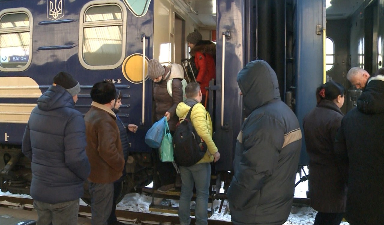 „La Kiev e foarte greu, e o catastrofă”: Ce spun ucrainenii care vin la Chișinău  