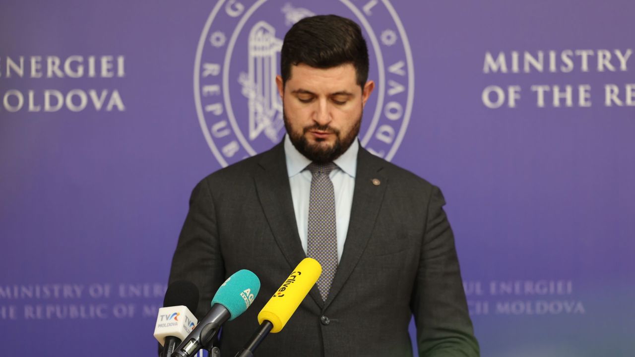Zeci de benzinării din R. Moldova, fără combustibil. O barjă cu 6.000 de tone de motorină a ajuns la Portul Giurgiulești