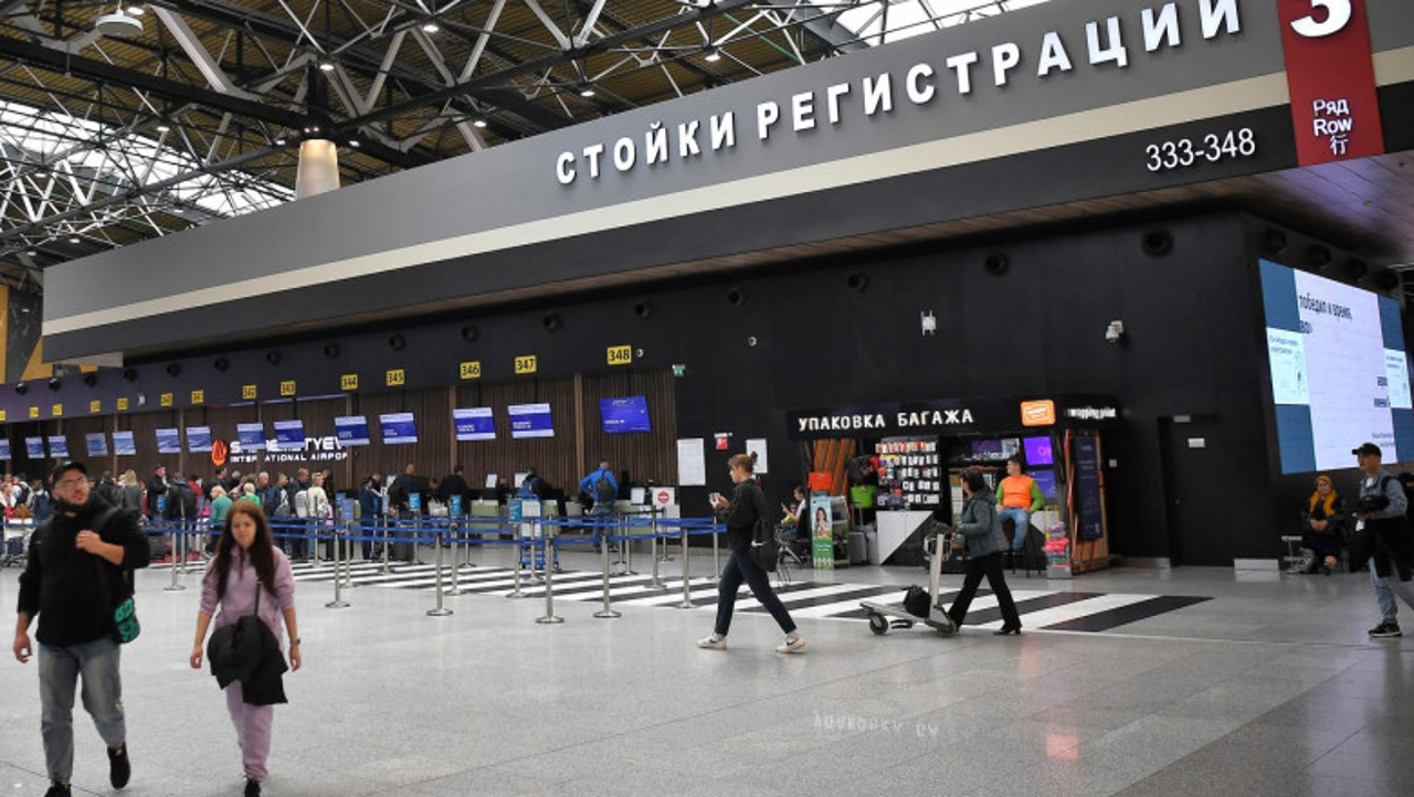 Massive drone raid disrupts Russian digital networks and flights 