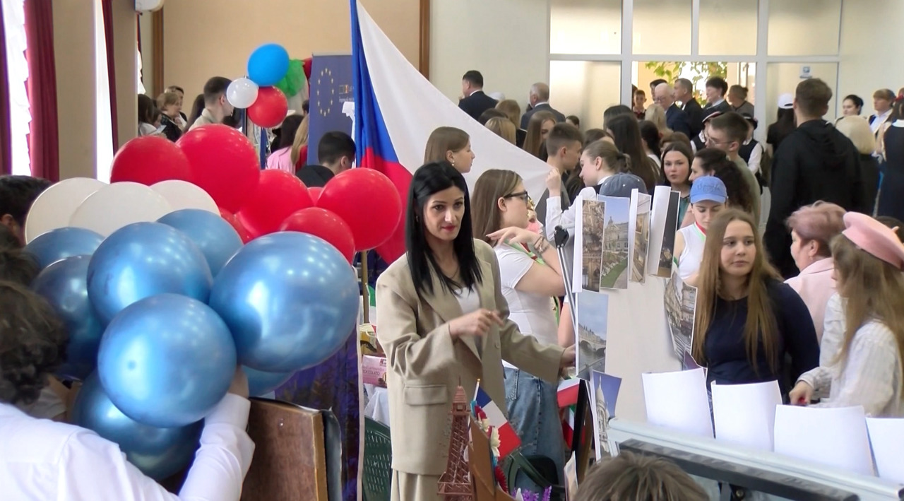 Tinerii din Soroca au promovat valorile europene în cadrul unei expoziții tematice