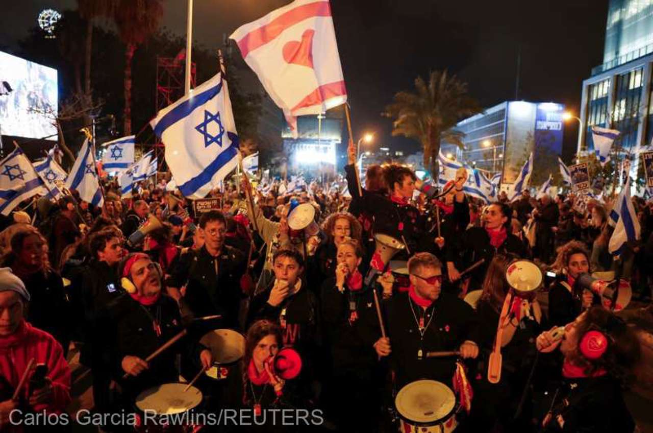 Thousands of Israelis protest against Prime Minister Benjamin Netanyahu