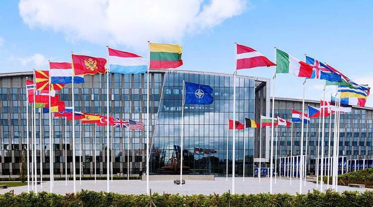 Ce poate face NATO după prăbușirea unei drone asupra unui bloc de locuințe din România? 