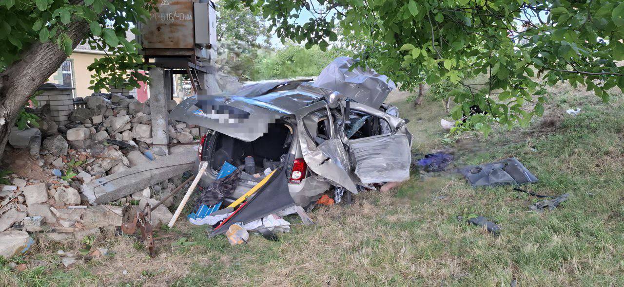 Fatal crash in Drochia village: Driver and passenger killed