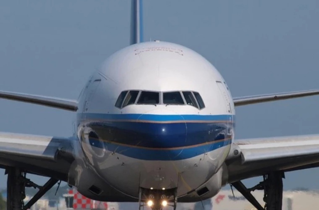 Airport incident: plane bound for Bucharest struck by escalator
