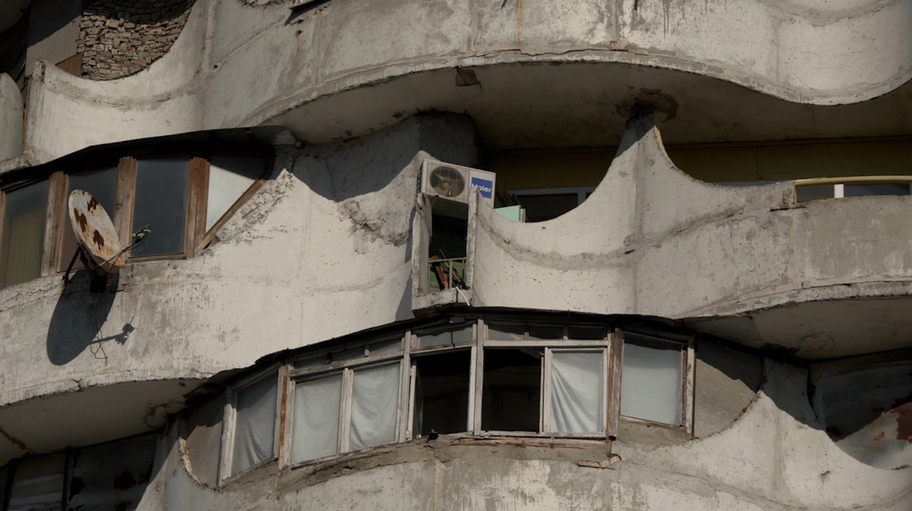 Clădiri din capitală, considerate cărți de vizită, se află în stare deplorabilă. Cum comentează autoritățile 