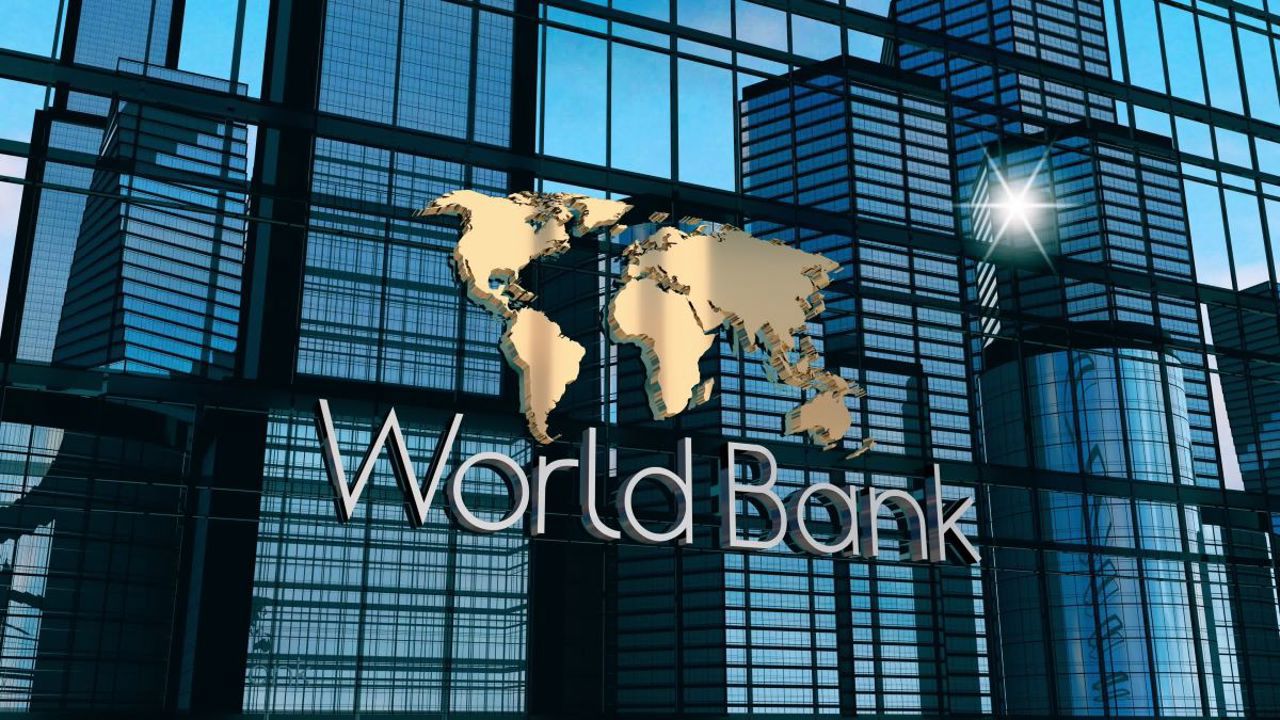 Banca Mondială: Prețurile la petrol pot scădea în 2027 dacă nu vor escalada conflictele din Orientul Mijlociu și Ucraina