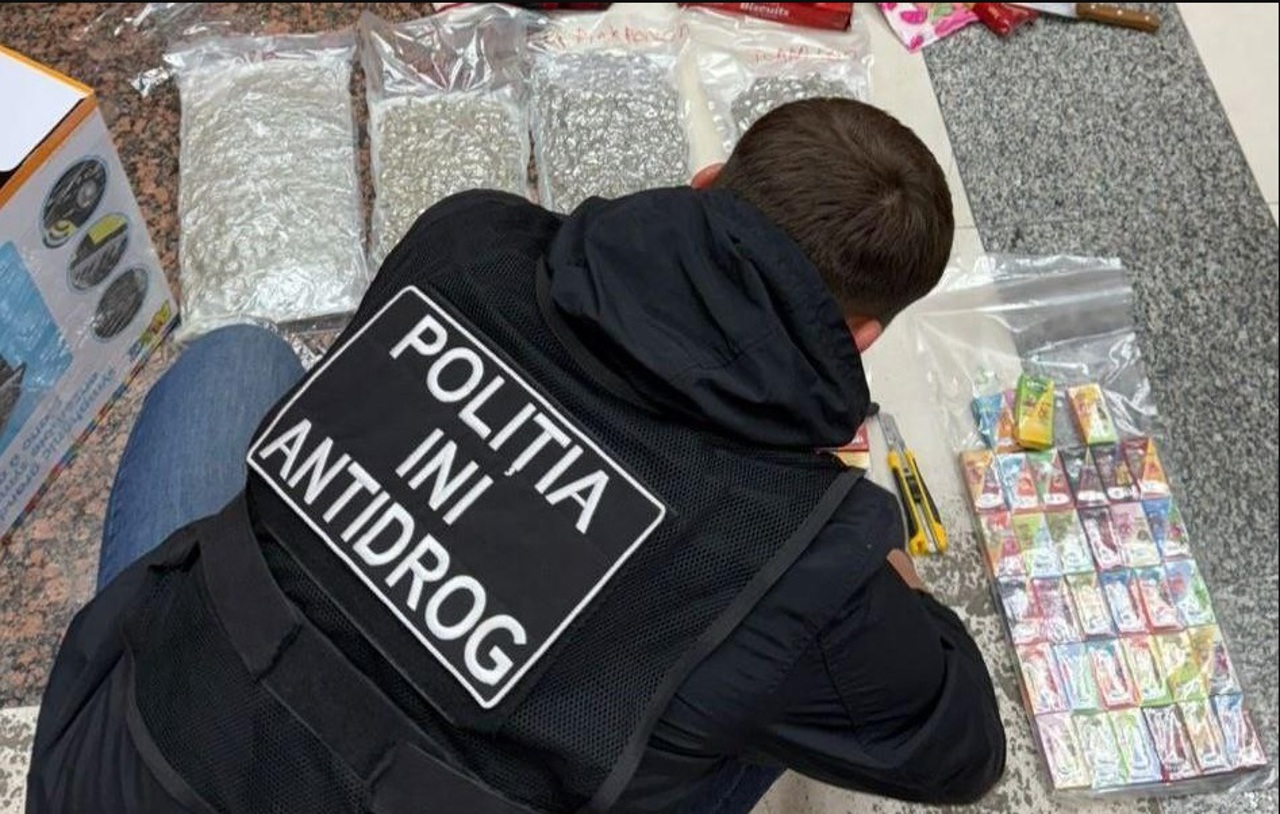 Drogurile care ajung în Republica Moldova sunt tot mai ingenios camuflate. De unde provin?